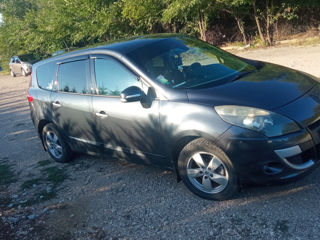 Renault Grand Scenic foto 2