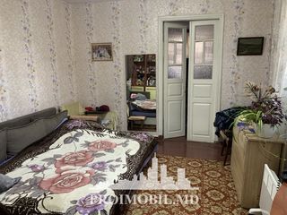 Buiucani! casă, 4 camere spațioase, stare locativă! 135 mp + 5 ari! foto 2