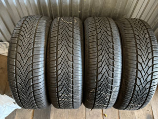 Зимние шины 215/65R16 Semperit