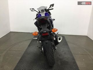 Yamaha YZF-R3 foto 4