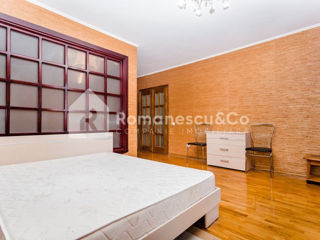 Apartament cu 2 camere, 68 m², Centru, Chișinău foto 2