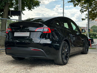 Tesla Model Y foto 7