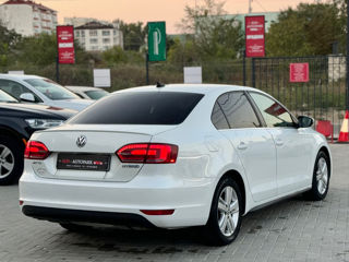 Volkswagen Jetta foto 4