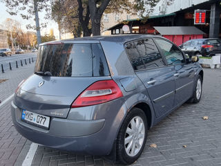 Renault Megane foto 2