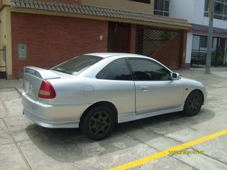 Mitsubishi Mirage foto 1