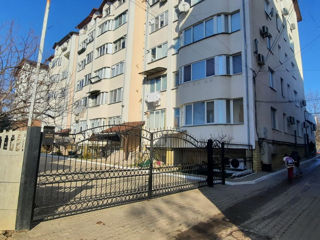 Apartament cu 2 camere, 65 m², Centru, Ialoveni foto 2