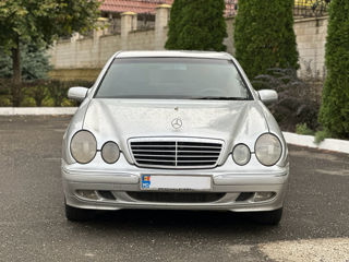 Mercedes E-Class foto 2