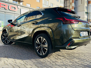 Lexus UX foto 2