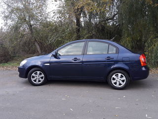 Hyundai Accent foto 3