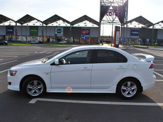 Mitsubishi Lancer foto 1