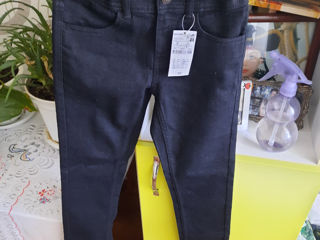 Продам новые фирменные штаны, черного цвета на первое сентября..132-137 см...цена 250 лей