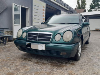 Mercedes E-Class Wagon foto 1