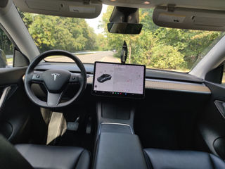 Tesla Model Y foto 5