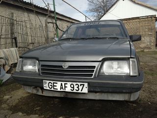 Opel Ascona foto 1