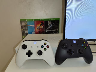 Xbox One S de vânzare - 500 GB, 2 gamepad-uri, 4 jocuri