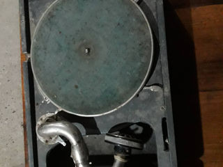 Vând gramofon din 1961