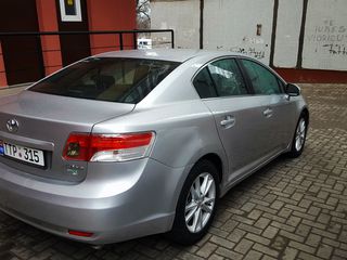 Toyota Avensis foto 6