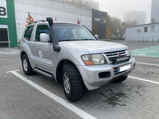 Mitsubishi Pajero foto 2