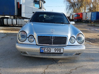 Mercedes E-Class foto 2