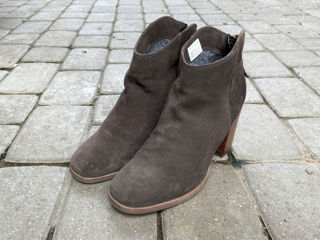 Clarks Ankle Boots. Утепленные флисом. Размер 38. Оригинал. В идеальном состоянии. foto 3