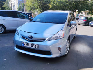 Toyota Prius v foto 3