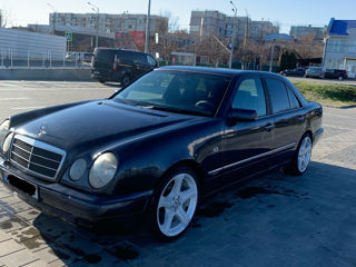 Mercedes E-Class foto 9