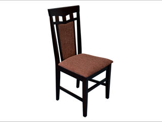 Столы и стулья из натурального дерева от 790 лей.
