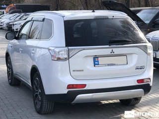 Mitsubishi Outlander foto 3