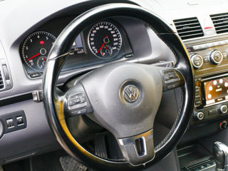 Volkswagen Touran фото 0