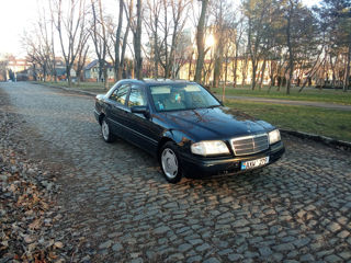 Mercedes C-Class foto 3