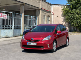 Toyota Prius v