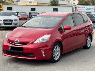 Toyota Prius v