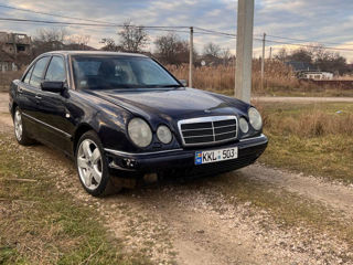 Mercedes E-Class foto 2