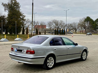 BMW 5 Series foto 3