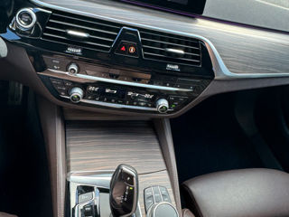 BMW 5 Series foto 10