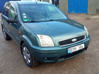 Ford Fusion foto 2