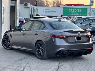 Alfa Romeo Giulia foto 3