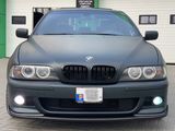 BMW 5 Series foto 8