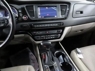 KIA Carnival foto 8