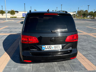 Volkswagen Touran foto 2