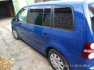 Volkswagen Touran foto 4