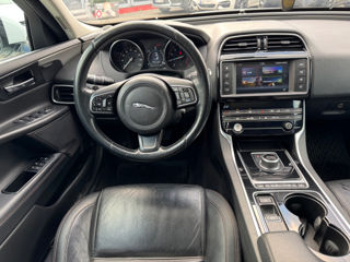 Jaguar XE foto 11