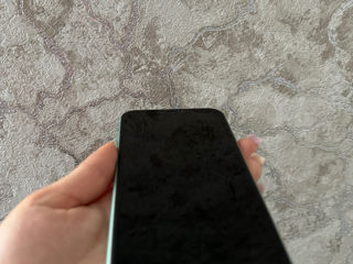 Vând iPhone 11