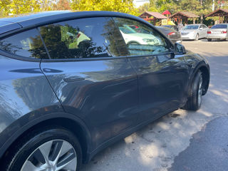 Tesla Model Y foto 3