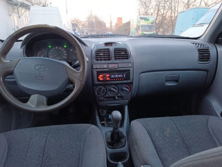 Hyundai Accent foto 6