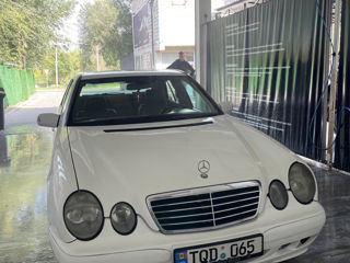 Mercedes E-Class foto 2