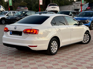 Volkswagen Jetta foto 4