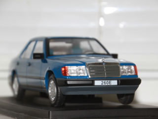 Продаётся Mercedes E260 W124, новый, в коробке, 1/18 foto 3