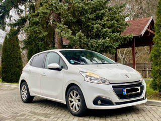 Peugeot 208 foto 2