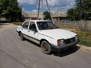 Opel Ascona foto 1